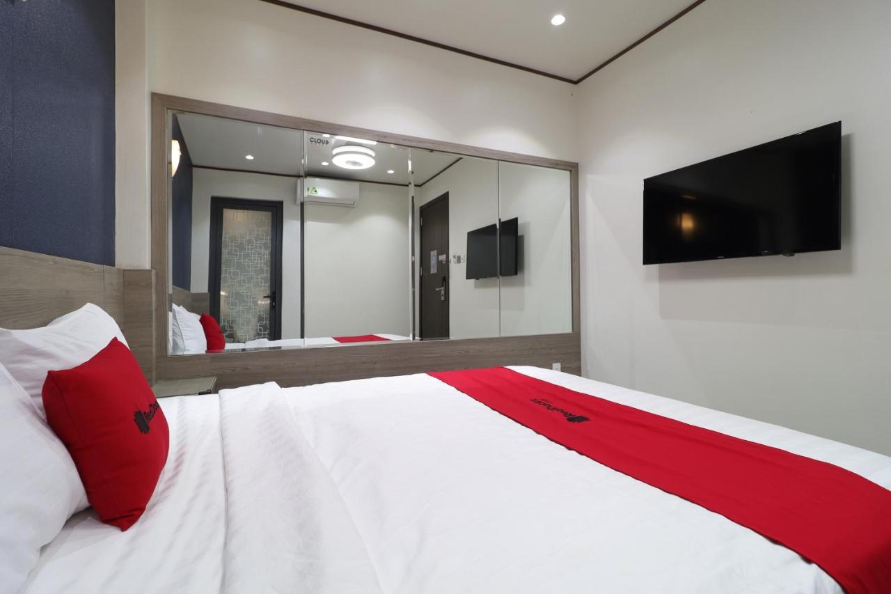 Hôtel Reddoorz Plus & Cloud 9 Quang Trung à Hô Chi Minh-Ville Extérieur photo